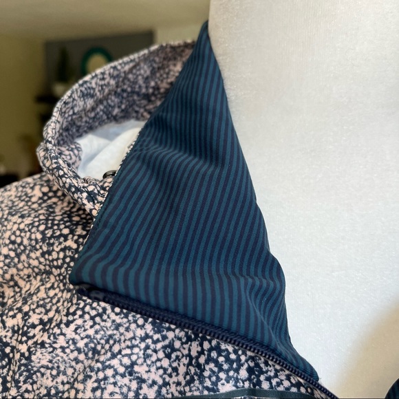 Lululemon Runaway Jacket - Picture 4 of 15